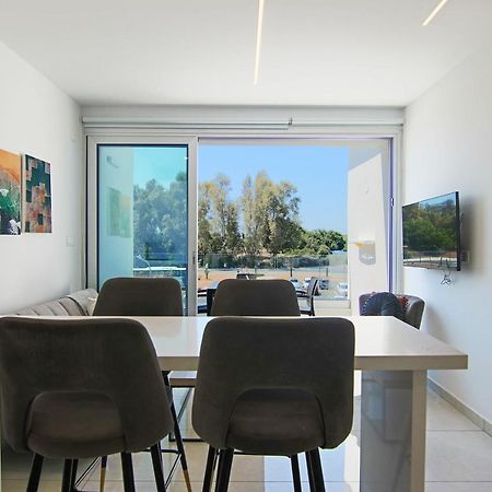 Апартаменти Phaedrus Living - Seaside Executive Flat Harbour 203 Пафос Екстер'єр фото
